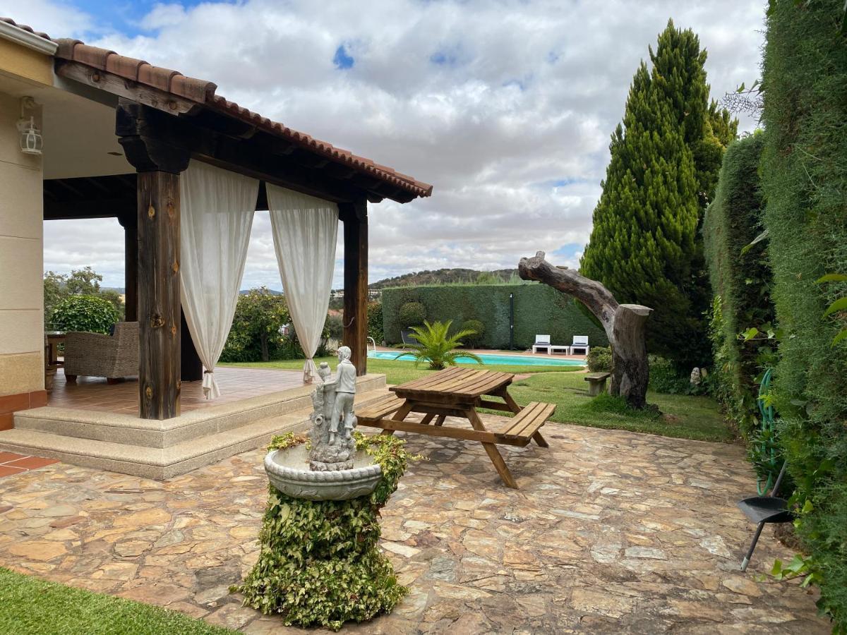 Jardin De La Yedra Guest House Caceres Exterior photo