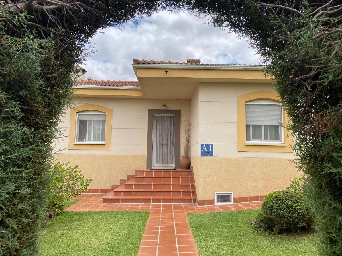 Jardin De La Yedra Guest House Caceres Exterior photo