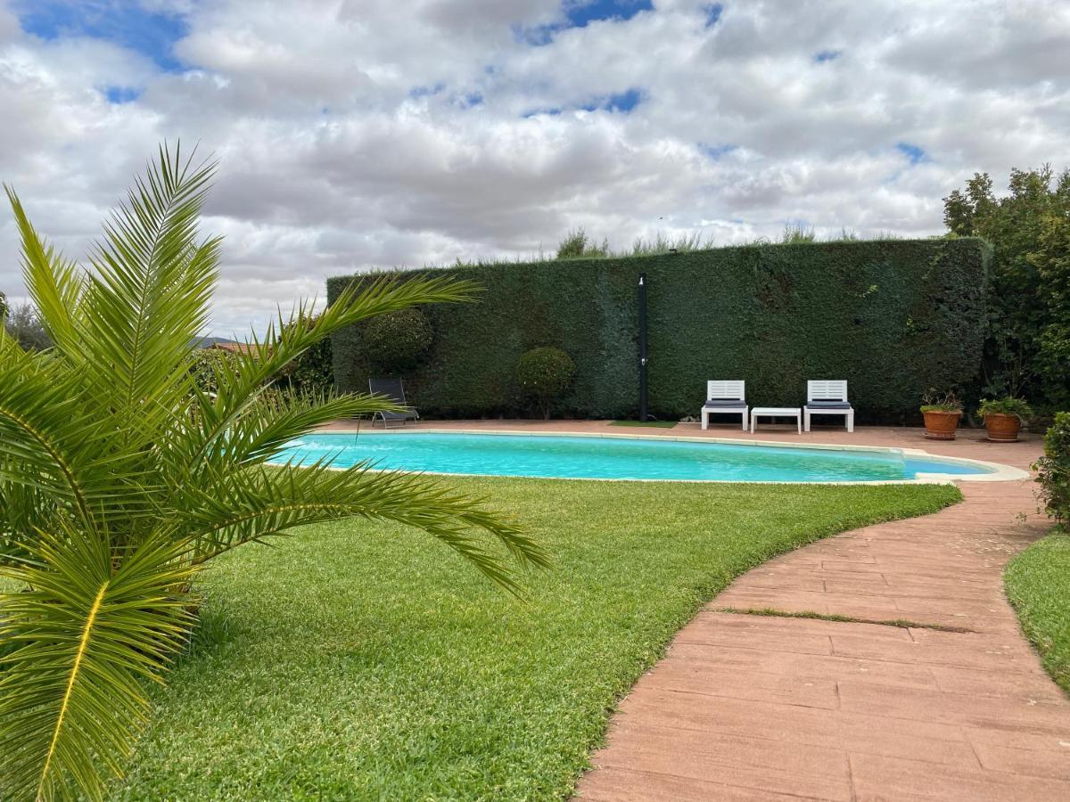 Jardin De La Yedra Guest House Caceres Exterior photo